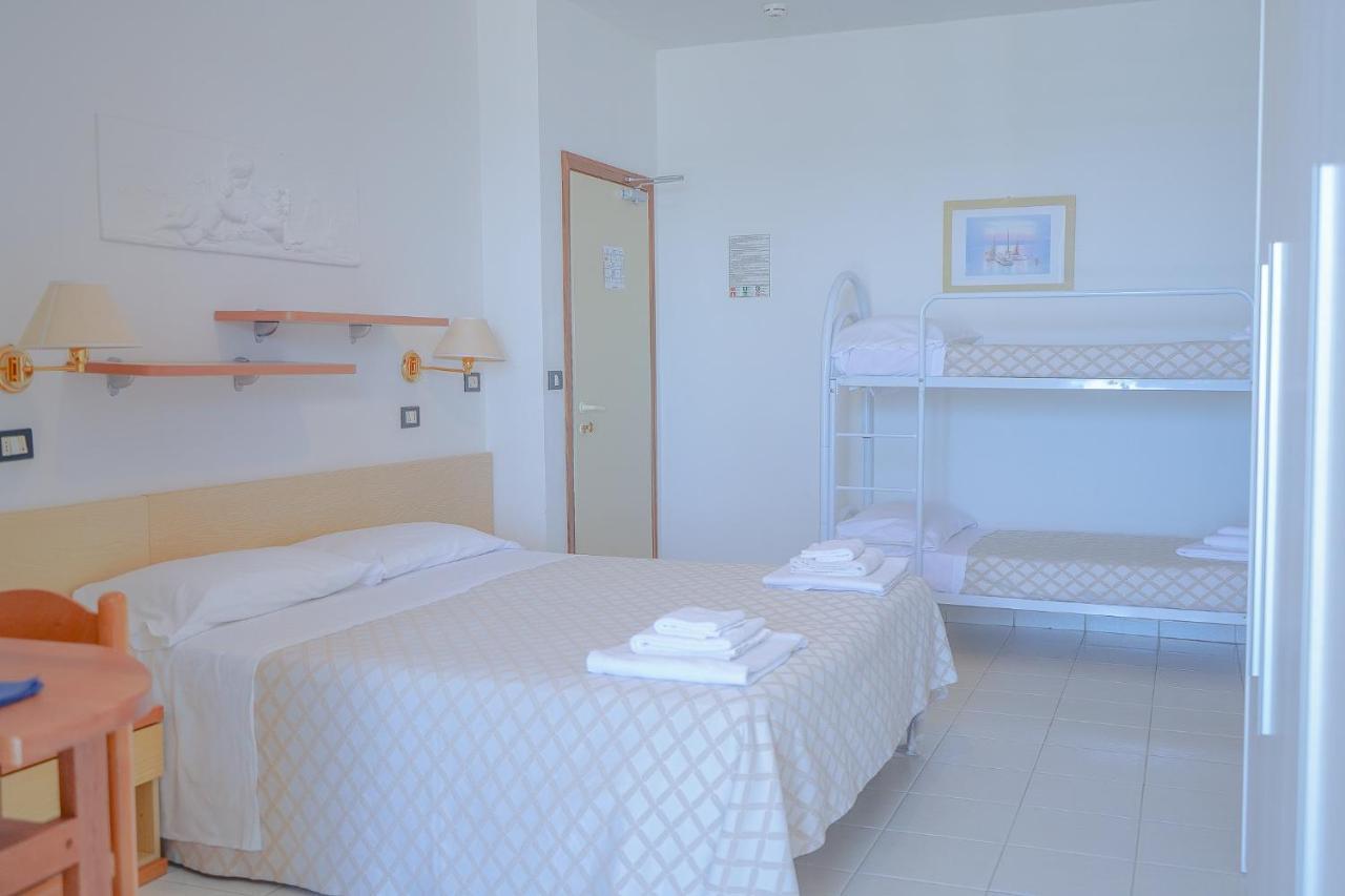 Hotel Continental Cattolica Eksteriør billede