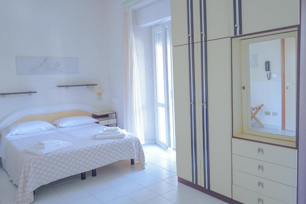 Hotel Continental Cattolica Eksteriør billede