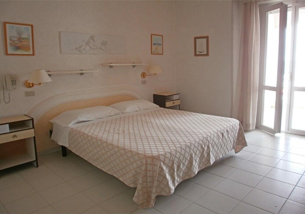 Hotel Continental Cattolica Eksteriør billede