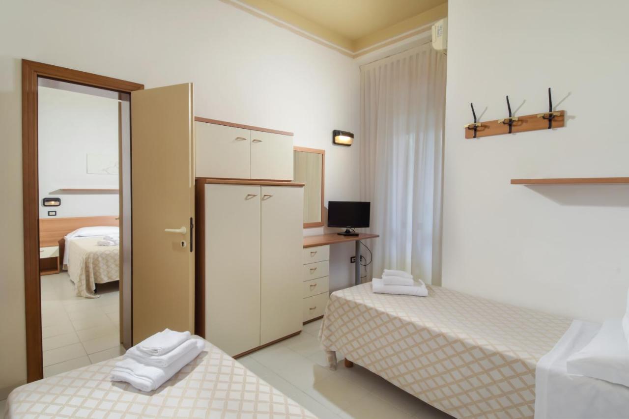 Hotel Continental Cattolica Eksteriør billede