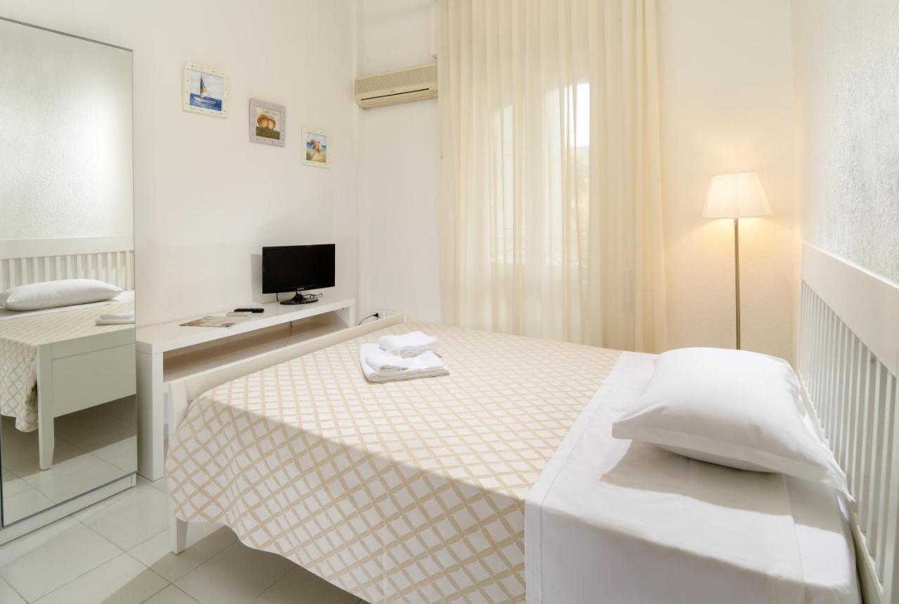 Hotel Continental Cattolica Eksteriør billede