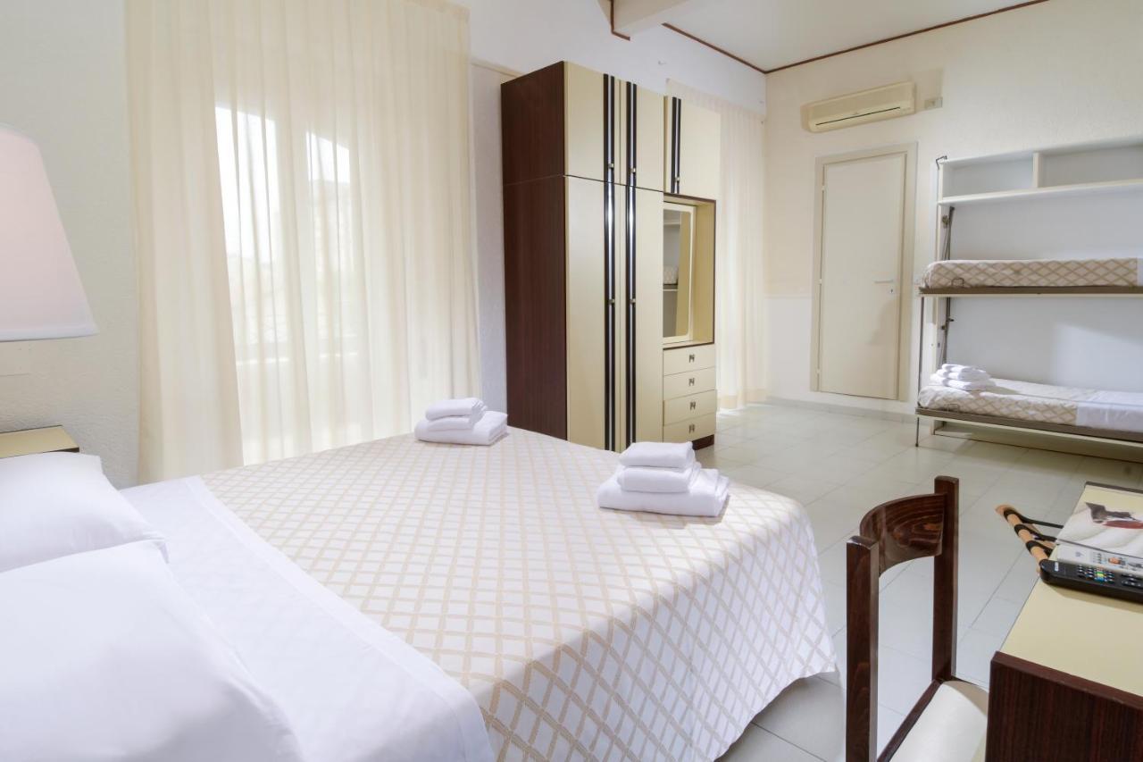 Hotel Continental Cattolica Eksteriør billede