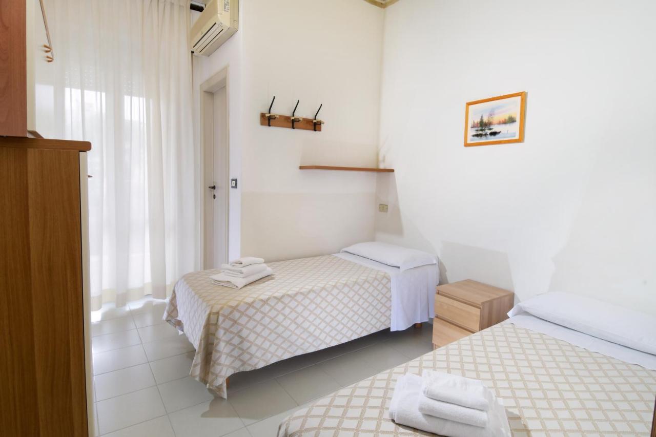 Hotel Continental Cattolica Eksteriør billede