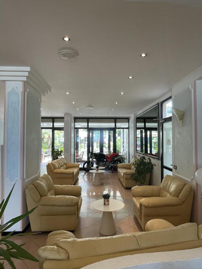 Hotel Continental Cattolica Eksteriør billede
