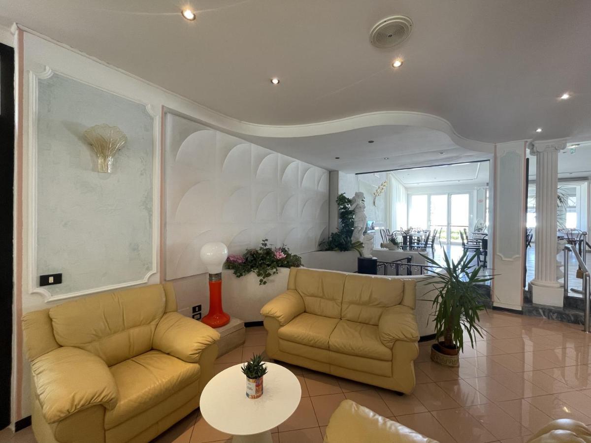 Hotel Continental Cattolica Eksteriør billede