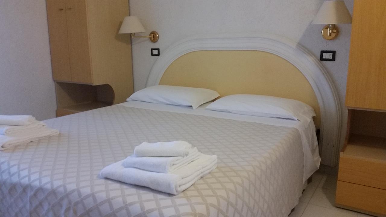 Hotel Continental Cattolica Eksteriør billede